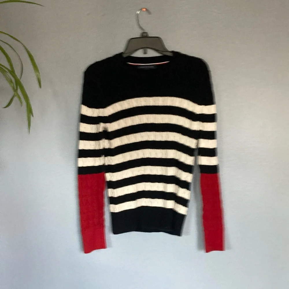TOMMY HILFIGER knitted long sleeve sweater. Size medium. 💯 cotton. Color block - Picture 2 of 7
